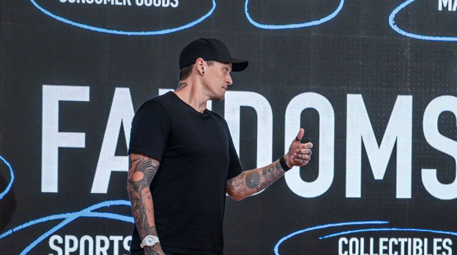 Calvin Innes speaking at Indie Summit, Bangkok